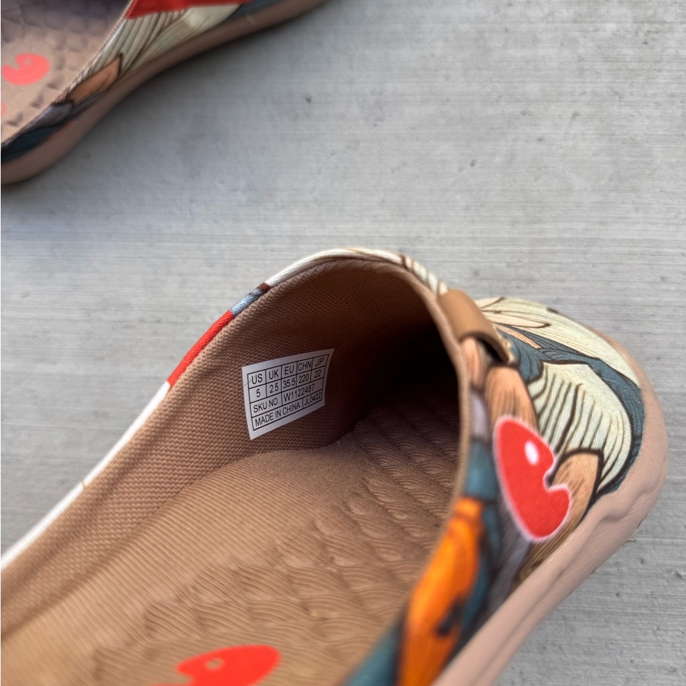 UIN Floral Slip-On Shoes - Picture 2 of 3